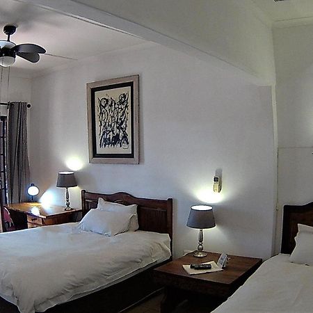 Kuru-Kuru Guesthouse Kuruman Esterno foto