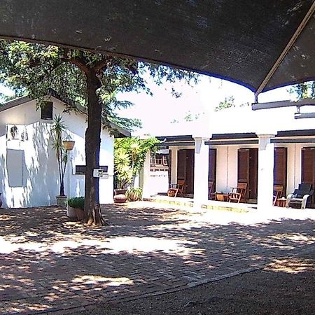 Kuru-Kuru Guesthouse Kuruman Esterno foto