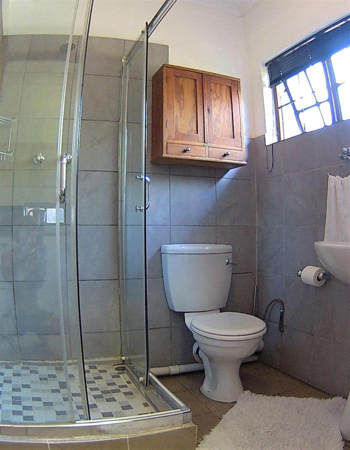 Kuru-Kuru Guesthouse Kuruman Esterno foto