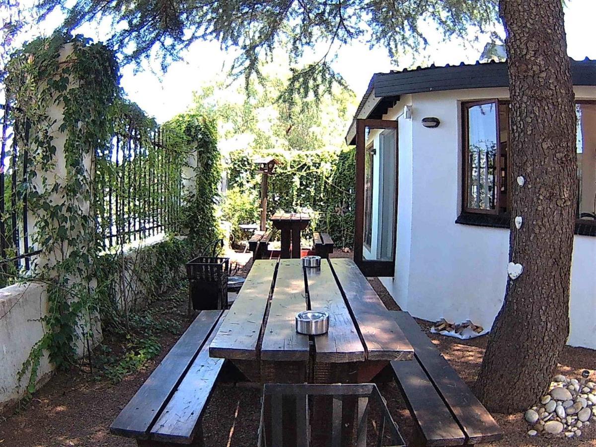 Kuru-Kuru Guesthouse Kuruman Esterno foto