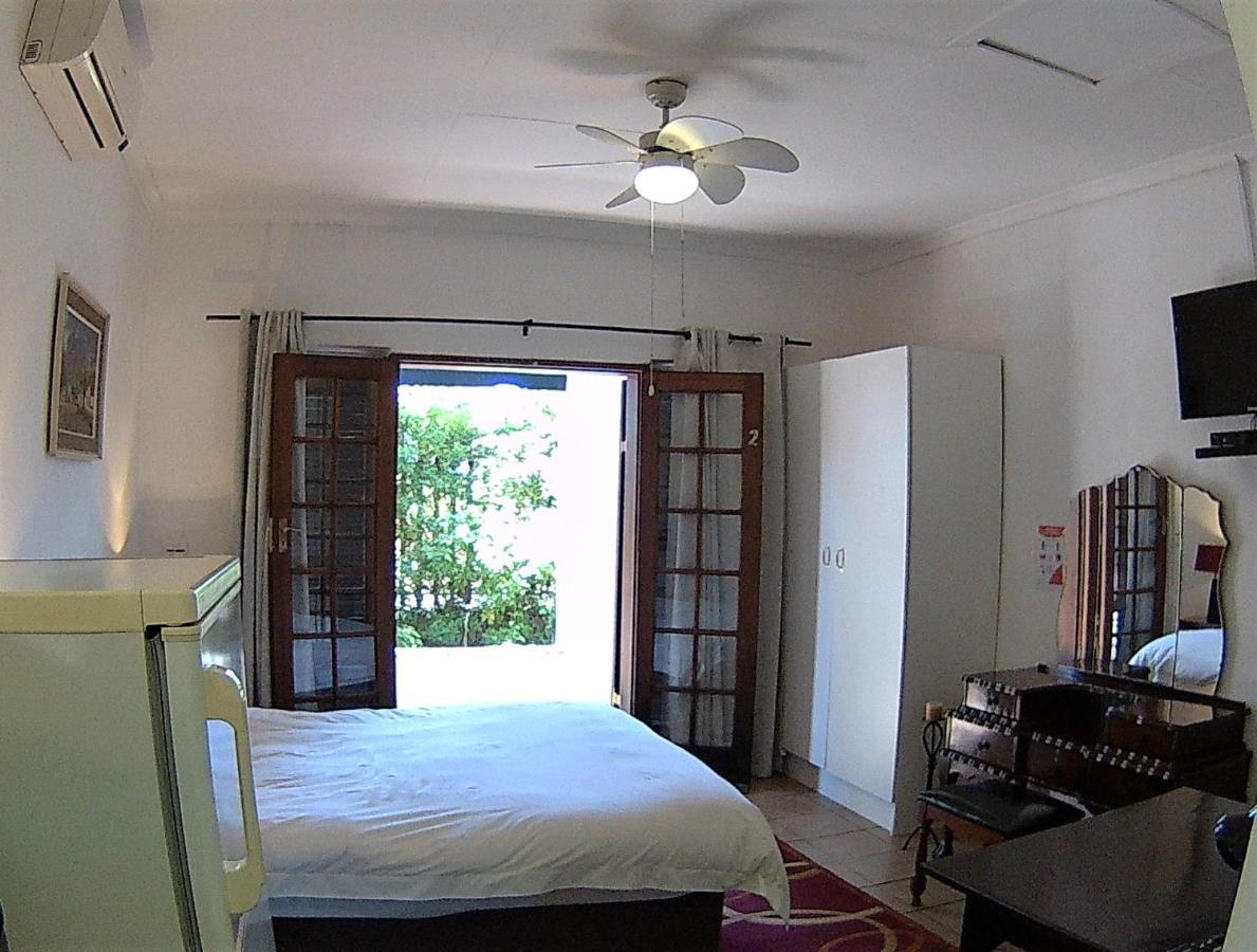 Kuru-Kuru Guesthouse Kuruman Esterno foto