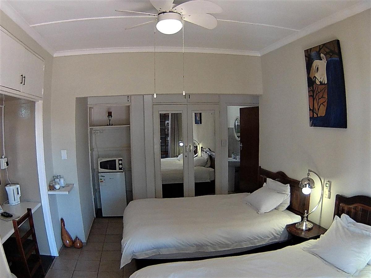 Kuru-Kuru Guesthouse Kuruman Esterno foto